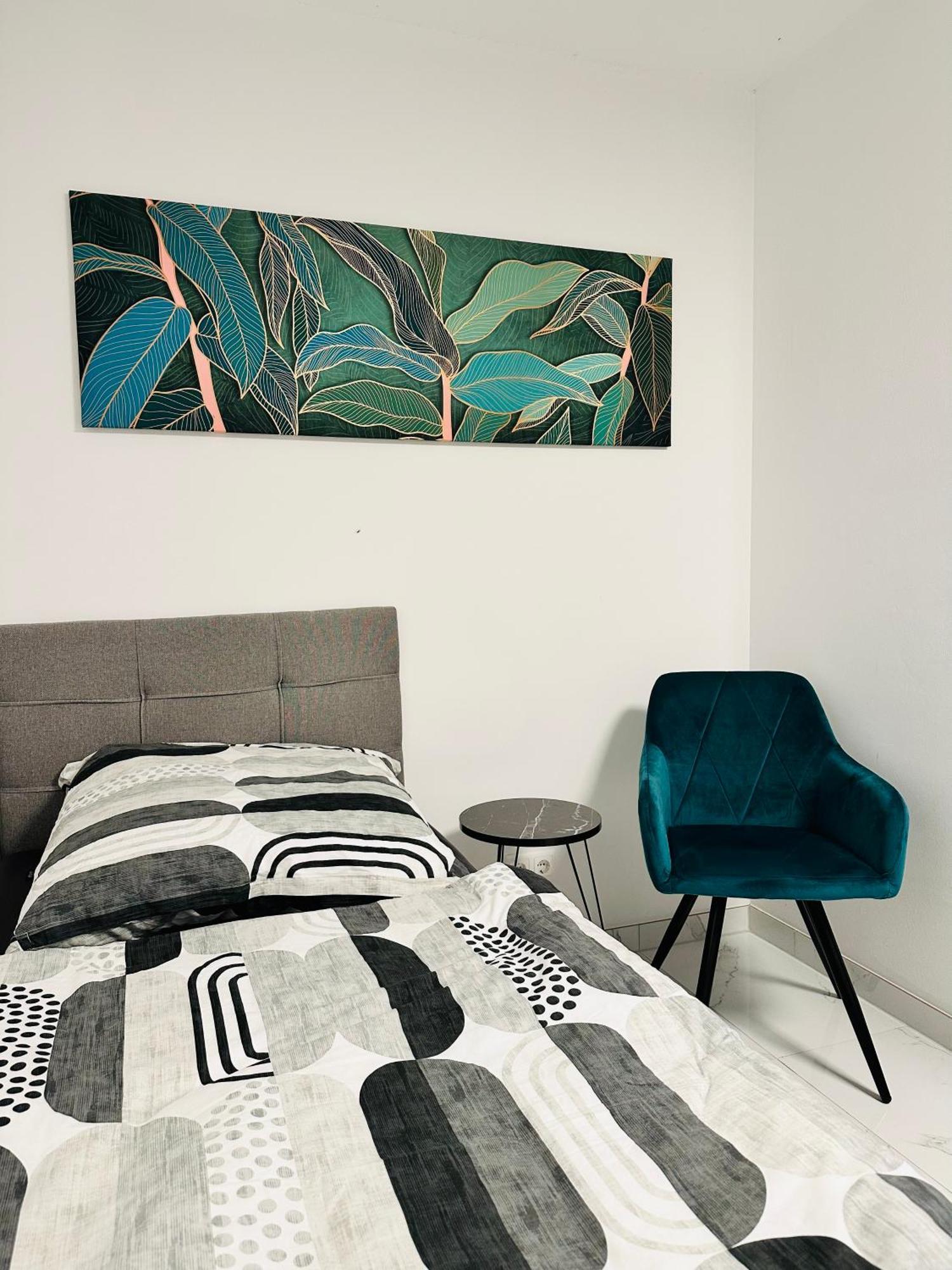 Bee61 * Langen Exklusiv Fuer 4 Personen *vollausstattung Mit Kueche* Inklusive Terrasse * Langen (Hessen)